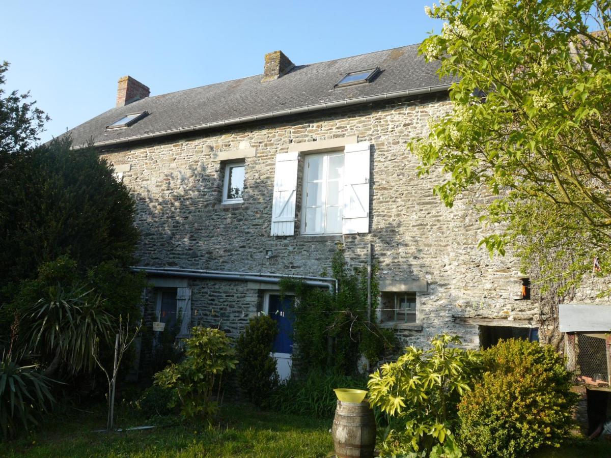 Bed and Breakfast Les Miquelots Pont-d'Ouilly Exterior foto