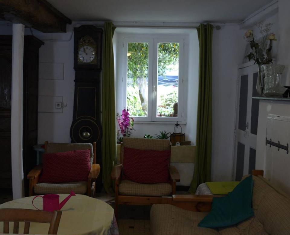 Bed and Breakfast Les Miquelots Pont-d'Ouilly Exterior foto